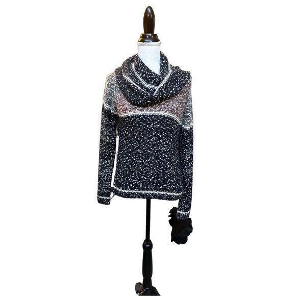 M. Rena long  cowl, neck, long sleeve turtle neck  wool and mohair blend - Picture 16 of 16